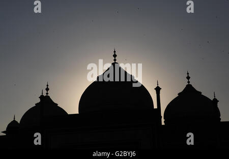 Drei Kuppeln gegen das Licht, Taj Mahal, Agra, Uttar Pradesh, Indien Stockfoto