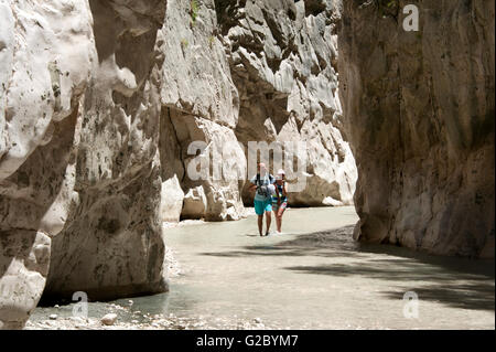 Touristen in Saklikent Schlucht, Saklikent, Provinz Muğla, Ägäis, Türkei Stockfoto