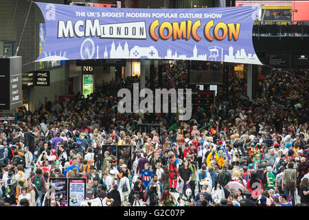 London, UK. 28. Mai 2016. Massen im Excel Exhibition Centre. Die MCM-ComicCon findet im Excel Exhibition Centre bis Sonntag, 29 Mai. Stockfoto