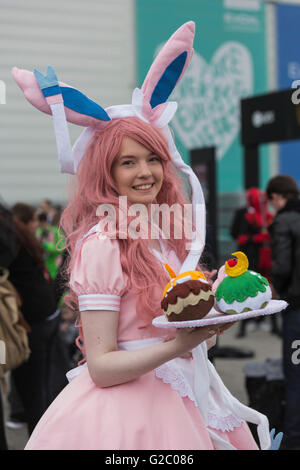 London, UK. 28. Mai 2016. Cosplayer sammeln bei Excel. Die MCM-ComicCon findet im Excel Exhibition Centre bis Sonntag, 29 Mai. Stockfoto