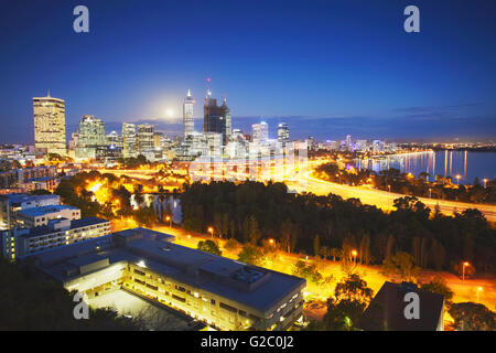 Blick auf die Skyline der Stadt vom Kings Park, Perth, Western Australia, Australien Stockfoto