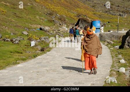 Pilger auf dem Weg zum Tempel Kedarnath, Garhwal Himalaya, Uttarakhand, Indien Stockfoto