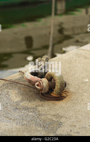 Haken, Poller Hafen Liegeplätze für Boote Stockfoto