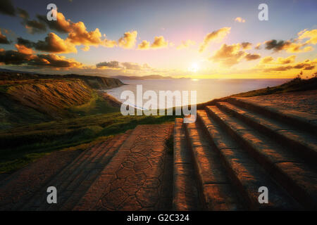 Azkorri Strand bei Sonnenuntergang Stockfoto