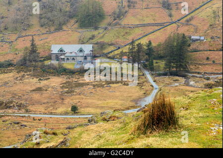 CWM Dyli Hydro Kraftwerk mit Feeder-Pipeline aus Llyn Llydaw, Snowdon Stockfoto