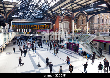 Bahnhof Liverpool Street Station und unterirdischen Halle, London, UK Stockfoto