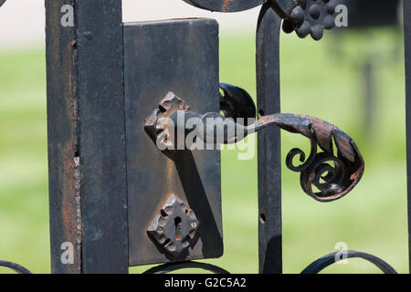 Close Up alten Zaun Dekoration, Schwarzstahl Stockfoto