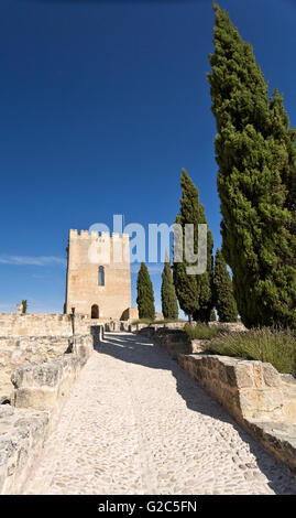 Blick auf den Alcazar Tower Hommage in der Fortaleza De La Mota in der Nähe der Stadt Alcalá la Real, Spanien Stockfoto