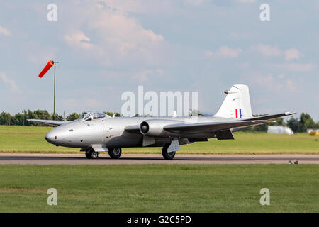 English Electric Canberra PR.9 G-OMHD betrieben durch die Luft-Geschwader-Anzeige auf der RAF Waddington Airshow. Stockfoto