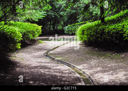 Die berühmten Rill und Teich auf dem Gelände des Rousham House, Oxfordshire, Vereinigtes Königreich. Stockfoto