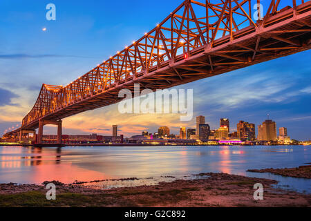 New Orleans, Louisiana, USA Crescent City Verbindung Brücke über den Mississippi River. Stockfoto