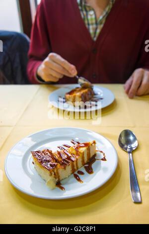 Käsekuchen in einem Restaurant. Stockfoto