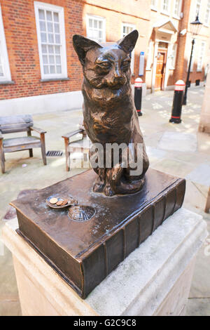 Statue von Hodge A Cat, nach Dr. Samuel Johnson Gough Square-London-UK gehörte Stockfoto