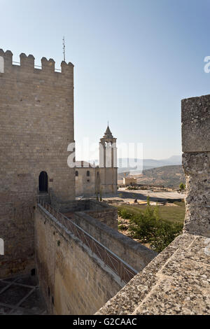 Blick auf die Abtei von den Wänden des Alcazar in der Fortaleza De La Mota, Spanien Stockfoto