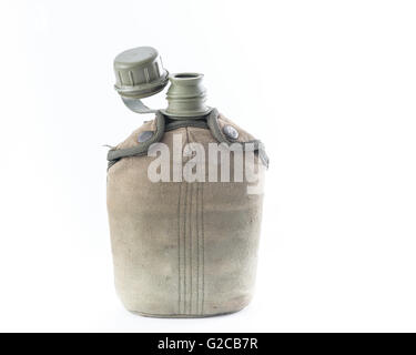 Militärische Kantine und auf weißem Hintergrund Stockfoto