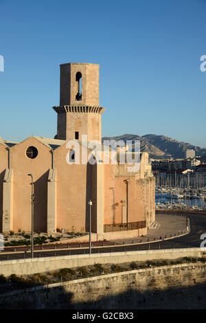 Kirche Saint-Laurent (c13-15.) mit Blick auf den Vieux Port oder alte Hafen Marseille oder Marseille Frankreich Stockfoto