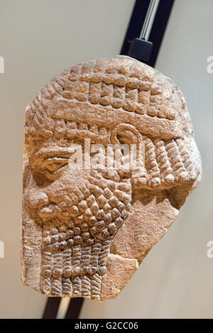 Assyrisches Steinrelief Beartes Assyrisches (c8thBC) aus Dur-Sharrukin, dem heutigen Chorsabad im Nordirak. Assyrisches Kapital während der Herrschaft von Sargon II Stockfoto