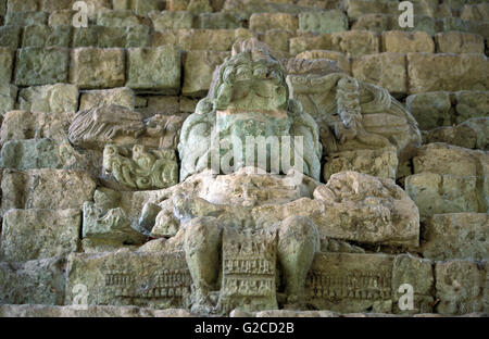 Detail einer Figur auf dem Thron der hieroglyphischen Treppe in Copan Ruinen, eine archäologische Stätte der Maya-Zivilisation Stockfoto