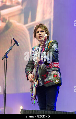 Manic Street Preachers führen am Swansea den Liberty Stadium am 28. Mai 2016. Das Foto zeigt Bassist Nicky Wire. Stockfoto