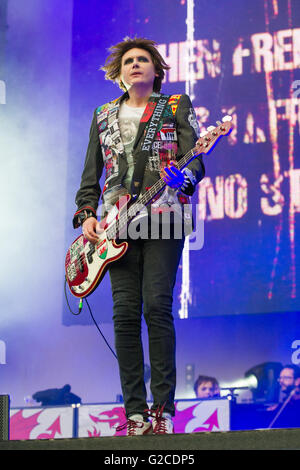 Manic Street Preachers führen am Swansea den Liberty Stadium am 28. Mai 2016. Das Foto zeigt Bassist Nicky Wire. Stockfoto