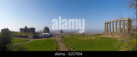 Edinburgh-Panoramablick von der Spitze des Calton Hill mit der Sternwarte und die Akropolis Stockfoto