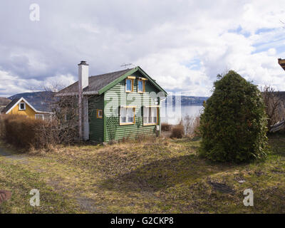 Eine Insel im Oslofjord 15 Minuten vom Stadtzentrum entfernt, idyllisch grünen Wochenendhaus, Wanderweg, Blick auf den Fjord Zelten Stockfoto