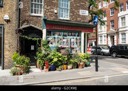 Außenseite des Pollocks Toy Museum in Fitzrovia in central London, England, UK Stockfoto