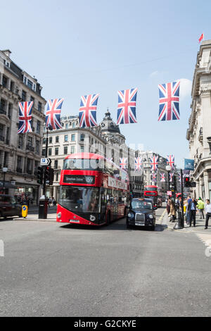 Die Fahnen sind auf Regent Street im Zentrum von London in Erwartung des 23. June Referendums zu bleiben oder lassen Sie die europäischen Stockfoto