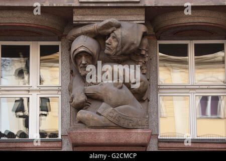 Tschechoslowakische Legion auf der Transsibirischen Eisenbahn. Skulptur des tschechischen Bildhauers Jan Štursa auf dem Legiobanka Gebäude in Prag, Tschechien. Das Legiobanka Gebäude, entworfen von tschechischen modernistischen Architekten Josef Gocar in Rondo-kubistischen Stil wurde 1921-1939 für die Bank der Tschechoslowakischen Legion in Na Porici Straße gebaut. Stockfoto