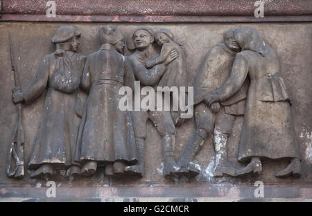 Rückkehr der Tschechoslowakischen Legion. Skulpturale Fries des tschechischen Bildhauers Otto Gutfreund auf dem Legiobanka Gebäude in Prag, Tschechien. Das Legiobanka Gebäude, entworfen von tschechischen modernistischen Architekten Josef Gocar in Rondo-kubistischen Stil wurde 1921-1939 für die Bank der Tschechoslowakischen Legion in Na Porici Straße gebaut. Stockfoto