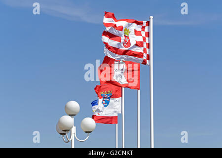 Straße Lampe und Fahnen, South Beach, Wilhelmshaven, Niedersachsen, Deutschland Stockfoto