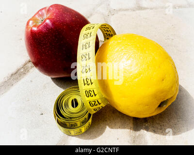 Apfel und Zitrone, Diät-Konzept Stockfoto