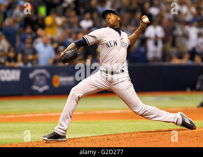 St. Petersburg, Florida, USA. 27. Mai 2016. WILL VRAGOVIC | Times.New York Yankees Entlastung Krug Aroldis Chapman (54) werfen in der neunten Inning das Spiel zwischen den New York Yankees und die Tampa Bay Rays im Tropicana Field in St. Petersburg, Florida am Freitag, 27. Mai 2016. Die New York Yankees schlagen die Tampa Bay Rays 4-1. © Willen Vragovic/Tampa Bay Times / ZUMA Draht/Alamy Live News Stockfoto