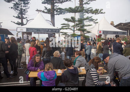 Sydney, Australien. 28. Mai 2016. Geschmack von Manly vereint australischen Produzenten von Wein und Essen für das jährliche Festival am Strand in Manly. Bildnachweis: model10/Alamy Live-Nachrichten Stockfoto