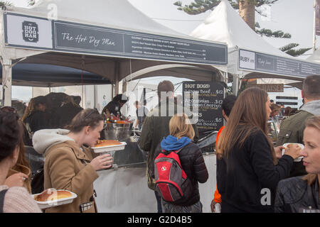 Sydney, Australien. 28. Mai 2016. Geschmack von Manly vereint australischen Produzenten von Wein und Essen für das jährliche Festival am Strand in Manly. Bildnachweis: model10/Alamy Live-Nachrichten Stockfoto