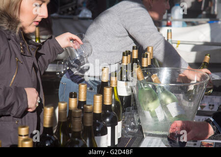 Sydney, Australien. 28. Mai 2016. Geschmack von Manly vereint australischen Produzenten von Wein und Essen für das jährliche Festival am Strand in Manly. Bildnachweis: model10/Alamy Live-Nachrichten Stockfoto