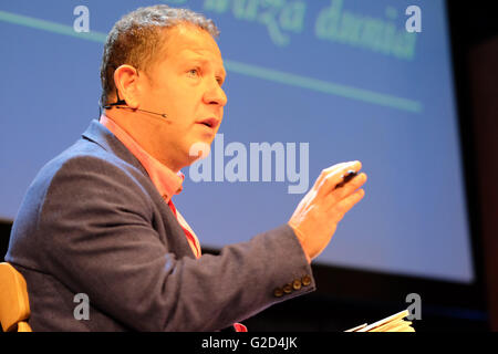 Hay Festival - Samstag, 28. Mai 2016 - John Kampfner ist Chief Executive von der Creative Industries Federation, die nationalen Mitglieder-Organisation für der britische Kunst, Kreativwirtschaft und kulturelle Bildung. Stockfoto