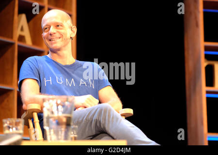 Hay Festival - Samstag, 28. Mai 2016 - Stanford akademischer und ehemaliger politischer Berater Steve Hilton spricht über eine verantwortlich und menschliche Gesellschaft und seinem Buch mehr menschliche. Fotografieren Sie Steven Mai / Alamy Live News Stockfoto