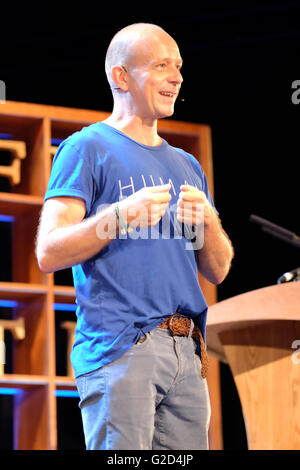 Hay Festival - Samstag, 28. Mai 2016 - Stanford akademischer und ehemaliger politischer Berater Steve Hilton spricht über eine verantwortlich und menschliche Gesellschaft und seinem Buch mehr menschliche. Fotografieren Sie Steven Mai / Alamy Live News Stockfoto