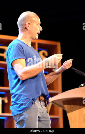 Hay Festival - Samstag, 28. Mai 2016 - Stanford akademischer und ehemaliger politischer Berater Steve Hilton spricht über eine verantwortlich und menschliche Gesellschaft und seinem Buch mehr menschliche. Fotografieren Sie Steven Mai / Alamy Live News Stockfoto