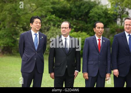 Shima, Japan. 27. Mai 2016. Weltweit führend bei einem erweiterten Gruppenfoto auf dem G7-Gipfel auf dem Hotelgelände Shima Kano 27. Mai 2016 in Shima, Japan. Von links nach rechts: der japanische Premierminister Shinzo Abe, französische Präsident Francois Hollande indonesischen Präsidenten Joko Widodo und britischen Premierminister David Cameron. Bildnachweis: Planetpix/Alamy Live-Nachrichten Stockfoto