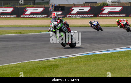 Donington Park, Derby, UK. 28. Mai 2016. World Superbike Acerbis UK Runde 7 in Donington Park. #1 Jonathan Rea beenden der Melbourne Loop während Superpole Stockfoto