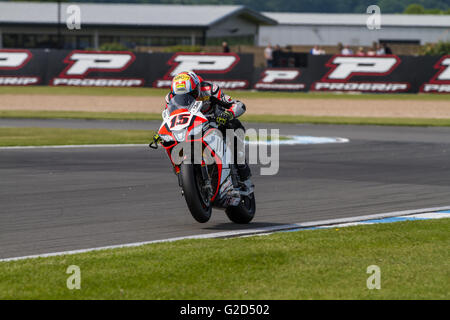 Donington Park, Derby, UK. 28. Mai 2016. World Superbike Acerbis UK Runde 7 in Donington Park. #15 Alex De Angelis beenden der Melbourne Loop während Superpole Stockfoto