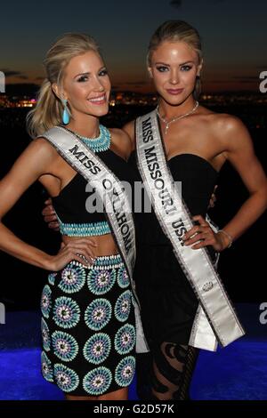 Henderson, NV, USA. 27. Mai 2016. Miss Oklahoma USA, Taylor Gorton, Fräulein Missouri USA, Sydnee Stottlemyre bei einem öffentlichen Auftritt für Miss USA 2016 Welcome Reception, Waters Edge Show Home, Henderson, NV 27. Mai 2016. Bildnachweis: James Atoa/Everett Collection/Alamy Live-Nachrichten Stockfoto