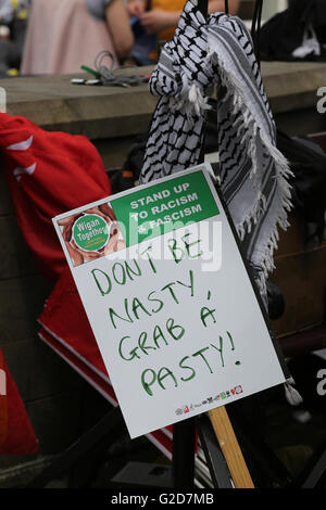 Wigan, England. 28. Mai 2016. Ein Plakat liest "Böse greifen eine pastöse in Wigan, England, seien Sie nicht" 28. Mai 2016 Credit: Barbara Koch/Alamy Live News Stockfoto