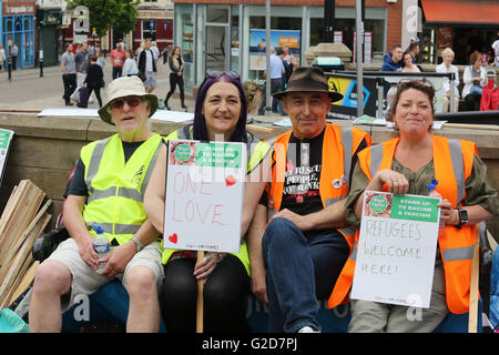 Wigan, England. 28. Mai 2016. Anti-rassistischen Aktivisten in Wigan, England, 28. Mai 2016 Credit: Barbara Koch/Alamy Live News Stockfoto