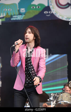 Southampton, UK. 28. Mai 2016. Primal Scream erklingt in Southampton gemeine Volk.  1982 in Glasgow von Bobby Gillespie (Gesang) und Jim Beattie gegründete ursprünglich schottischen Rockband. Das aktuelle Lineup besteht aus Gillespie, Andrew Innes (Gitarre), Martin Duffy (Keyboards), Simone Butler (Bass) und Darrin Mooney (Schlagzeug). Barrie Cadogan tourte und nahm mit der Band seit 2006 als Ersatz nach dem Weggang des Gitarristen Robert "Pochen" Young. Bildnachweis: Uknip/Alamy Live-Nachrichten Stockfoto