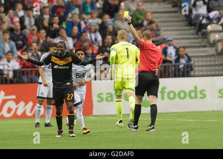 Vancouver, Kanada. 28 Mai 2016. Houston Dynamo Boniek Garcia (27) erhält eine gelbe Karte. Vancouver Whitecaps gegen Houston Dynamo, BC Place Stadium.  Endgültige Ergebnis 1: 1 Credit: Gerry Rousseau/Alamy Live News Stockfoto