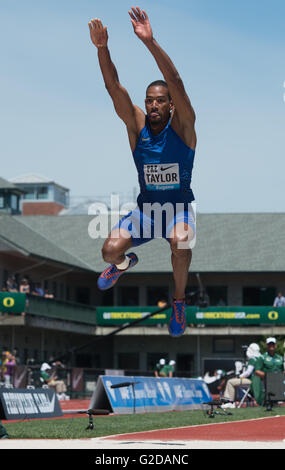 Eugene, USA. 28. Mai 2016. Christian Taylor der Vereinigten Staaten konkurriert während Männer Dreisprung Finale bei der 2016 IAAF Diamond League in Eugene, den Vereinigten Staaten, am 28. Mai 2016. Christian Taylor behauptete den Titel mit 17,76 m. © Yang Lei/Xinhua/Alamy Live-Nachrichten Stockfoto