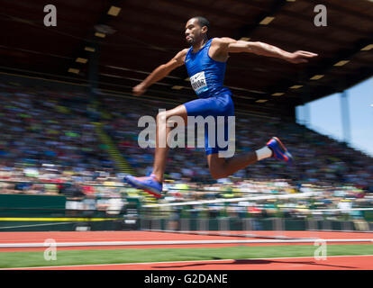 Eugene, USA. 28. Mai 2016. Christian Taylor der Vereinigten Staaten konkurriert während Männer Dreisprung Finale bei der 2016 IAAF Diamond League in Eugene, den Vereinigten Staaten, am 28. Mai 2016. Christian Taylor behauptete den Titel mit 17,76 m. © Yang Lei/Xinhua/Alamy Live-Nachrichten Stockfoto